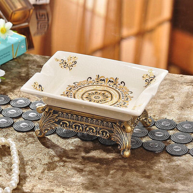 Tvålkopp i keramik med guldmönster