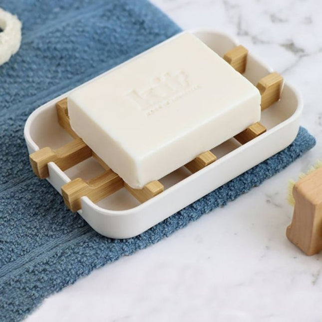 Vit tvålhållare med galler i bambu