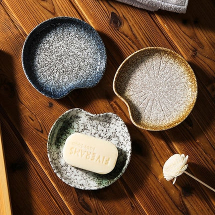 Keramisk tvålkopp med stänkmönster design